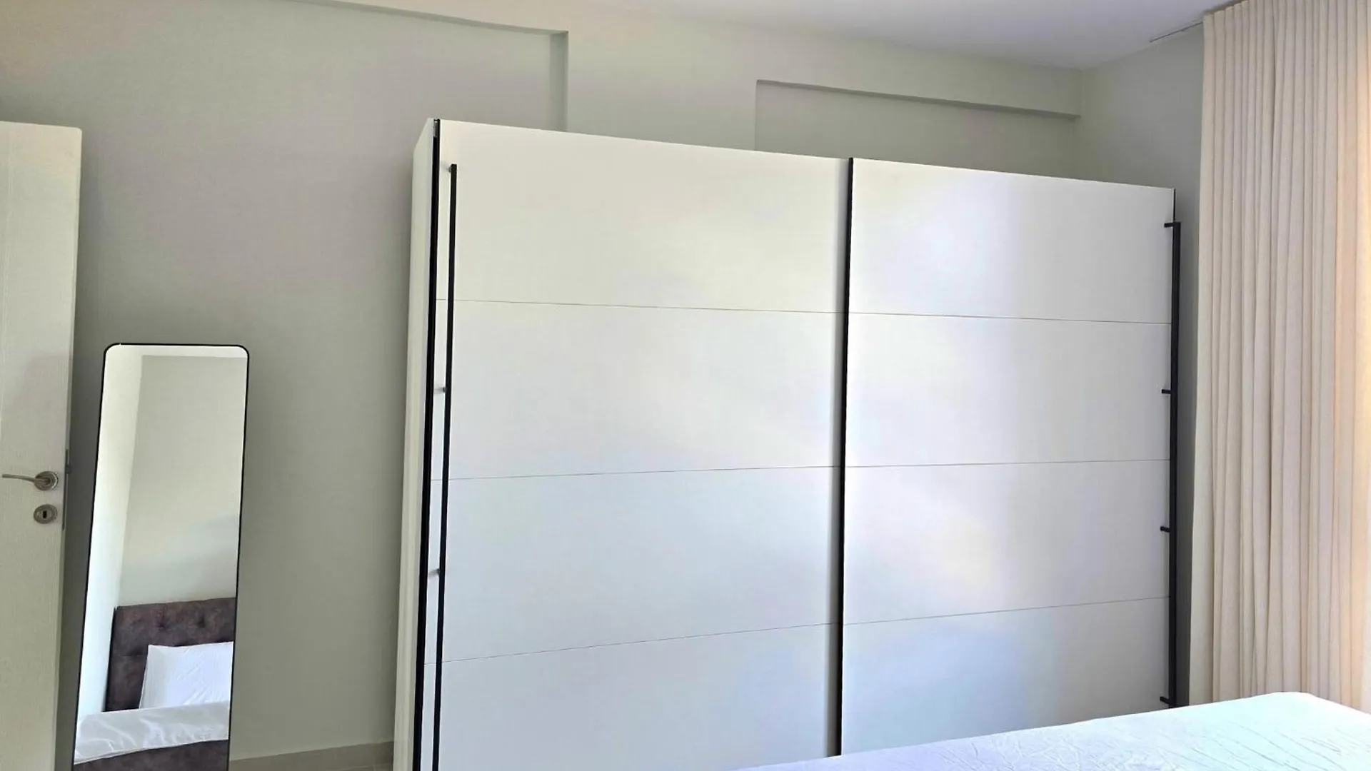 Relaxing Holiday Home With Balcony Plazhi San Pietro Appartement