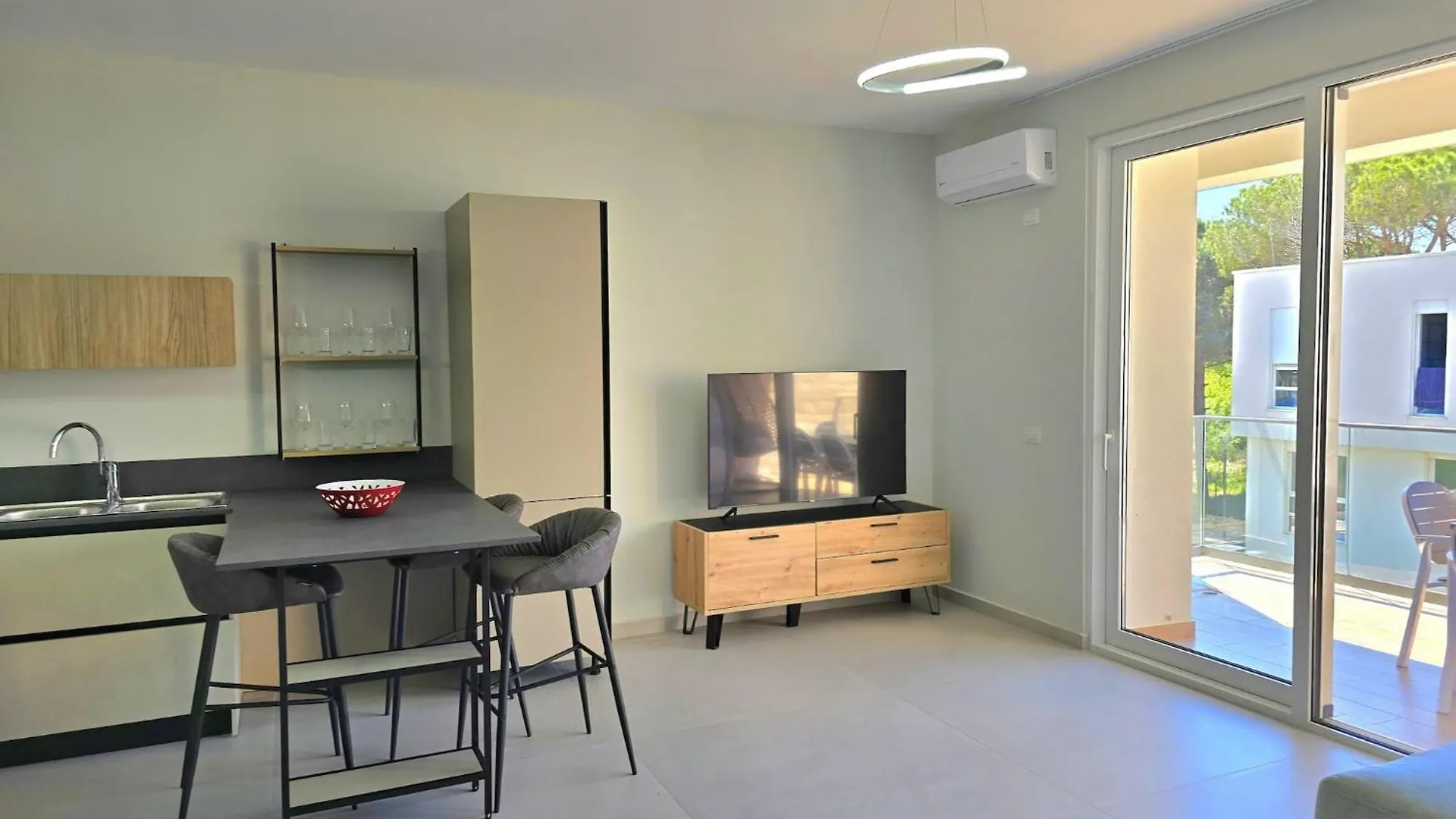 Relaxing Holiday Home With Balcony Plazhi San Pietro Albanie